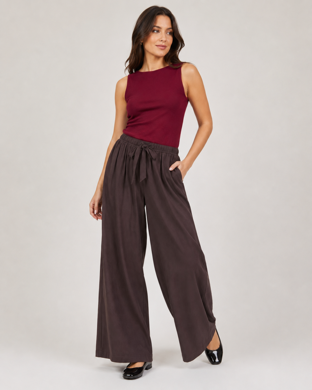 Calça pantalona com cintura elástica