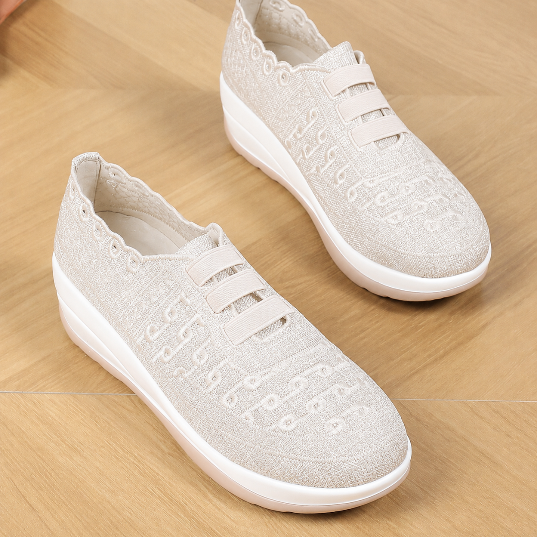 Sapatilhas Slip-on Bordadas e Elegantes com Ajuste Elástico