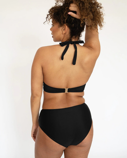 Conjunto de biquíni com design elegante e intemporal