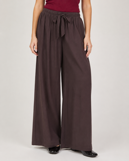 Calça pantalona com cintura elástica