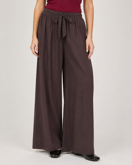 Calça pantalona com cintura elástica