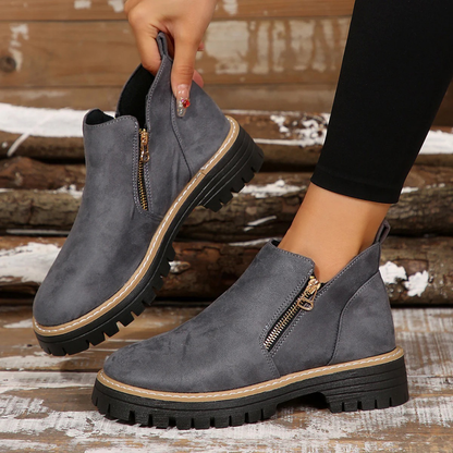 Botas de camurça com salto