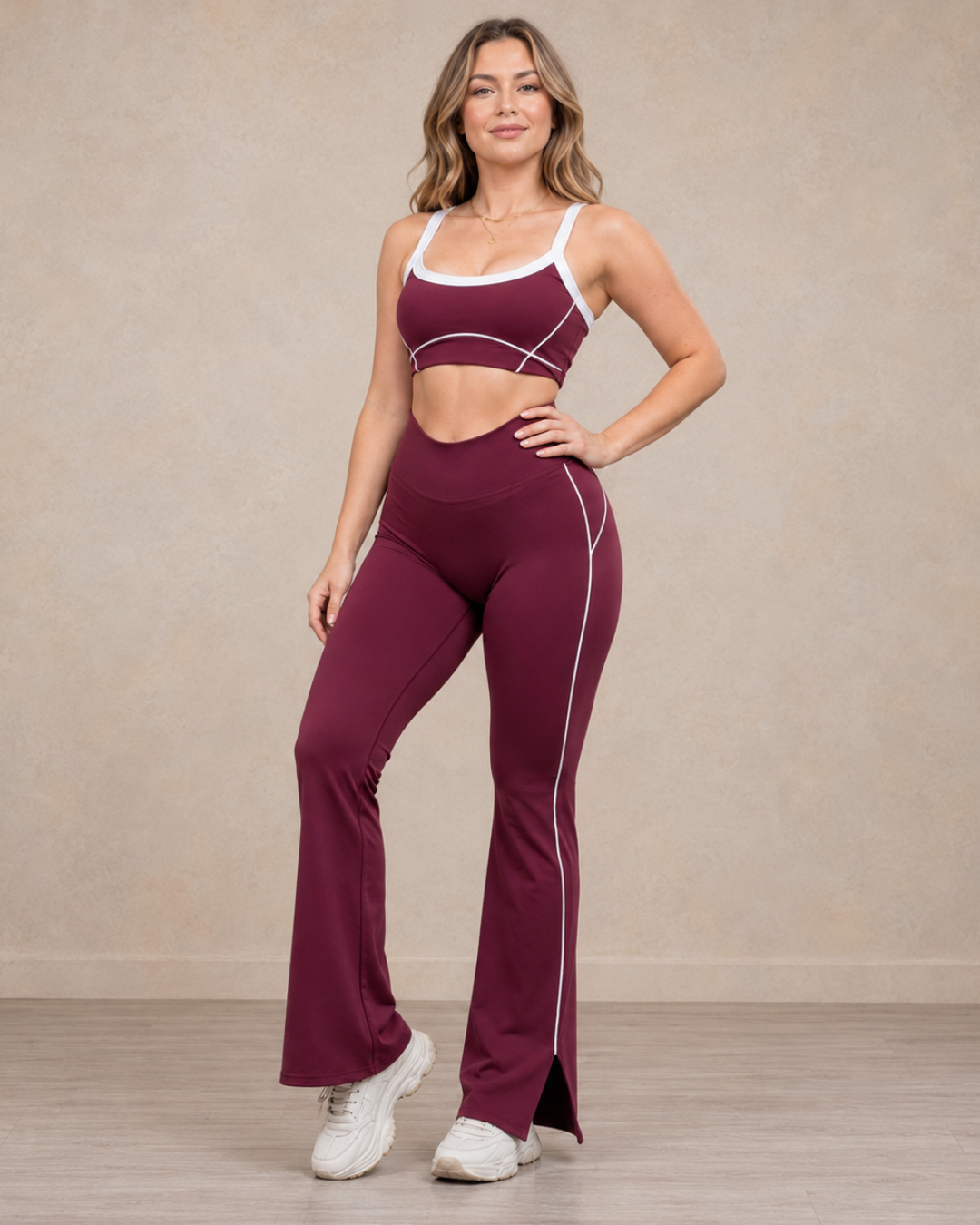 Conjunto Desportivo com Top e Calças Flare