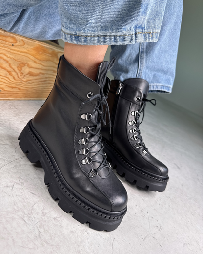 Botas com salto alto