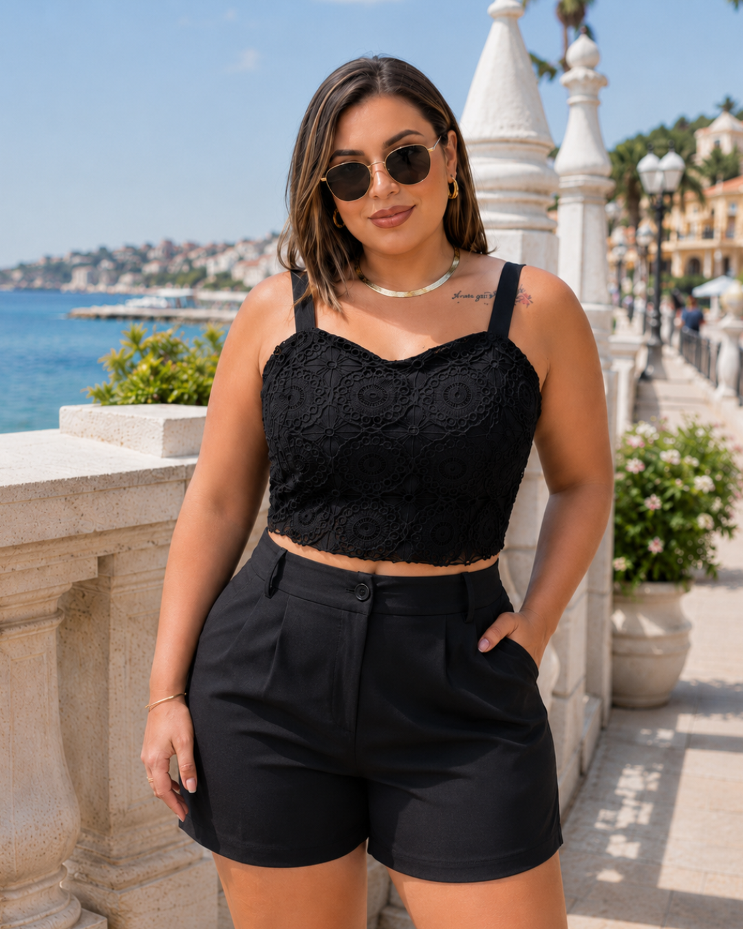 Conjunto de Crop Top de Guipure e Calções