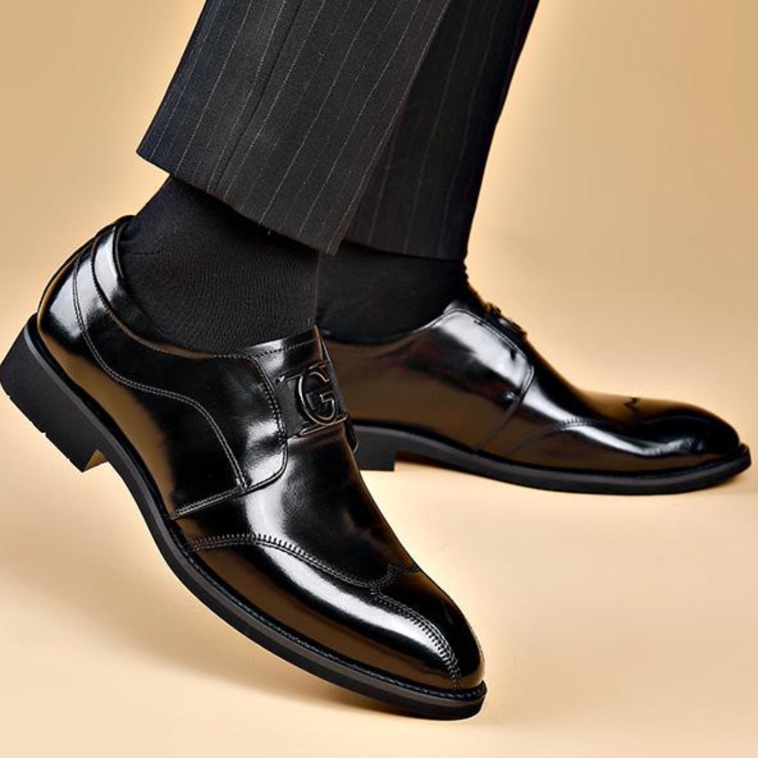 Sapatos sociais em couro