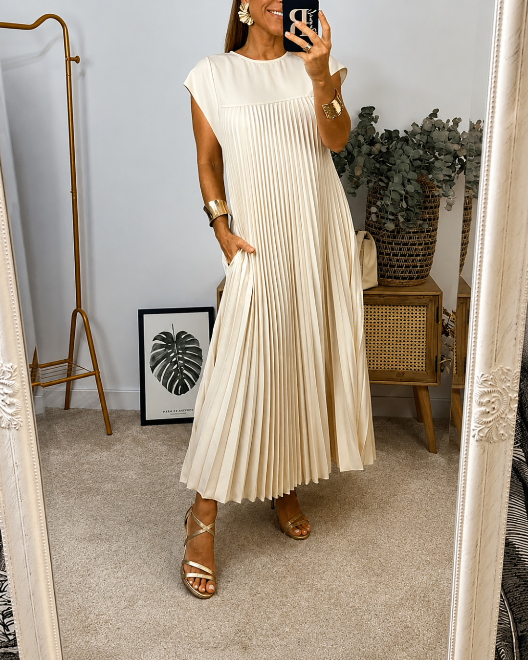 Vestido longo elegante com pregas finas