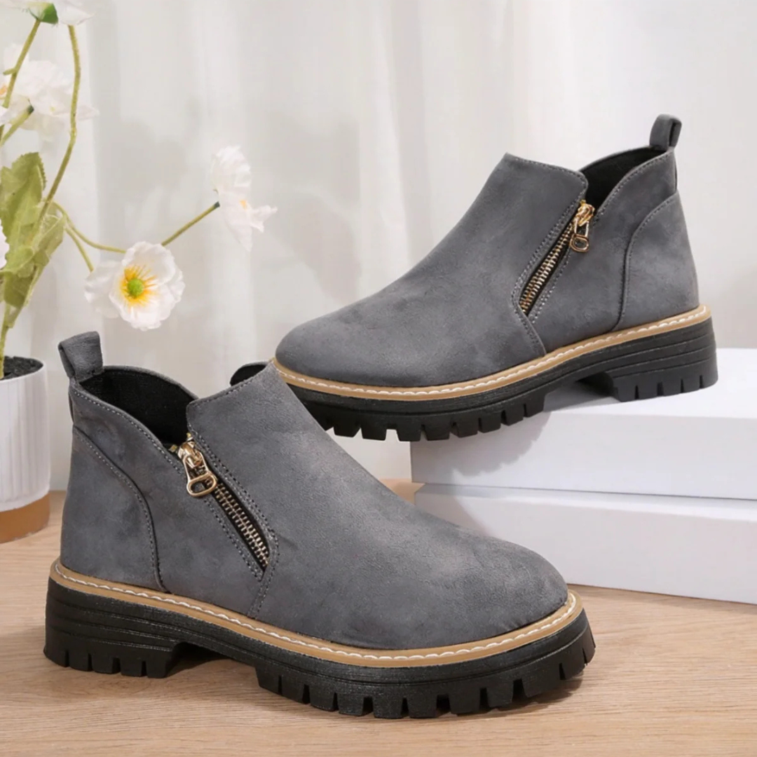 Botas de camurça com salto