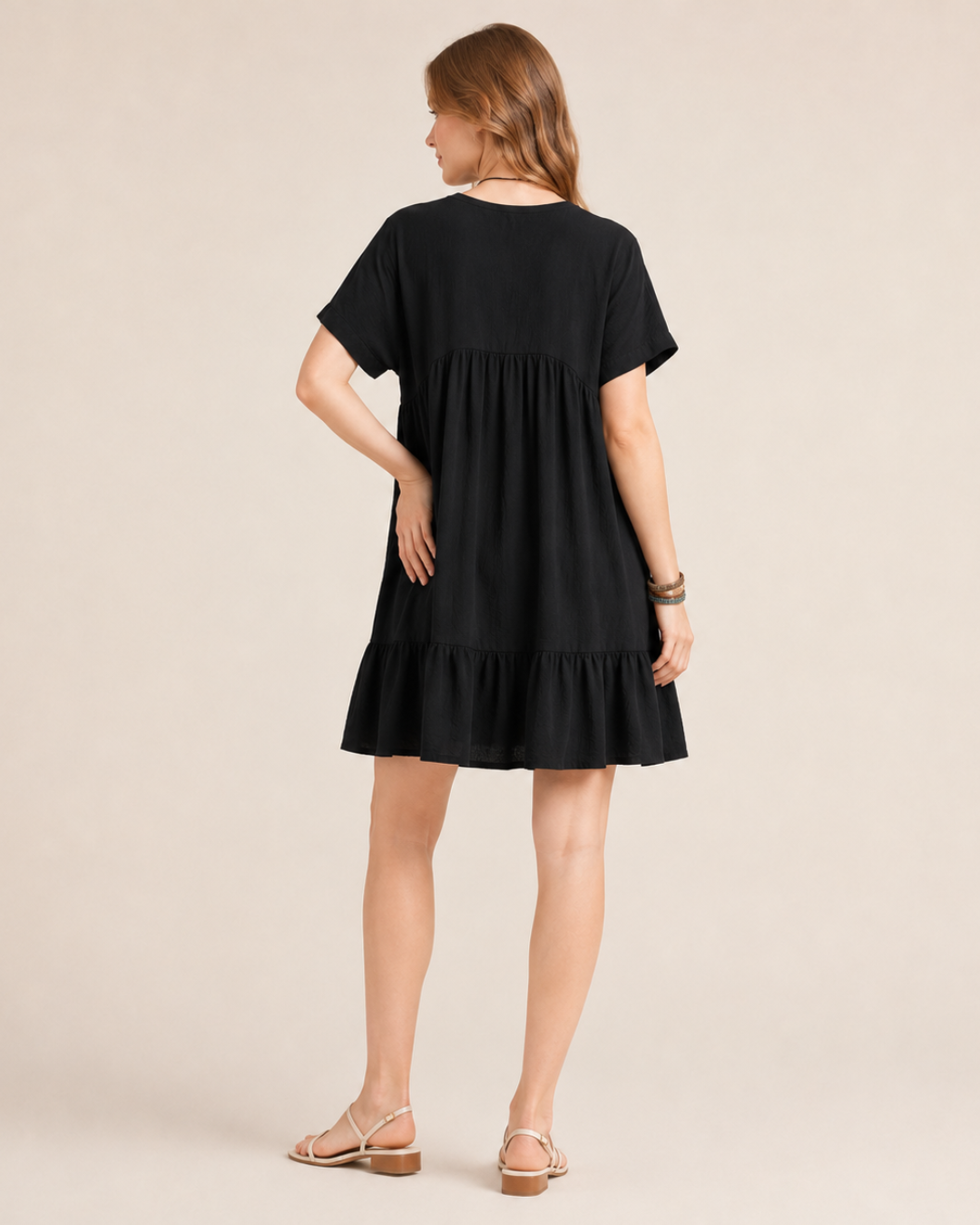 Vestido Curto Fluido com Decote em V