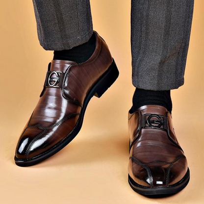 Sapatos sociais em couro
