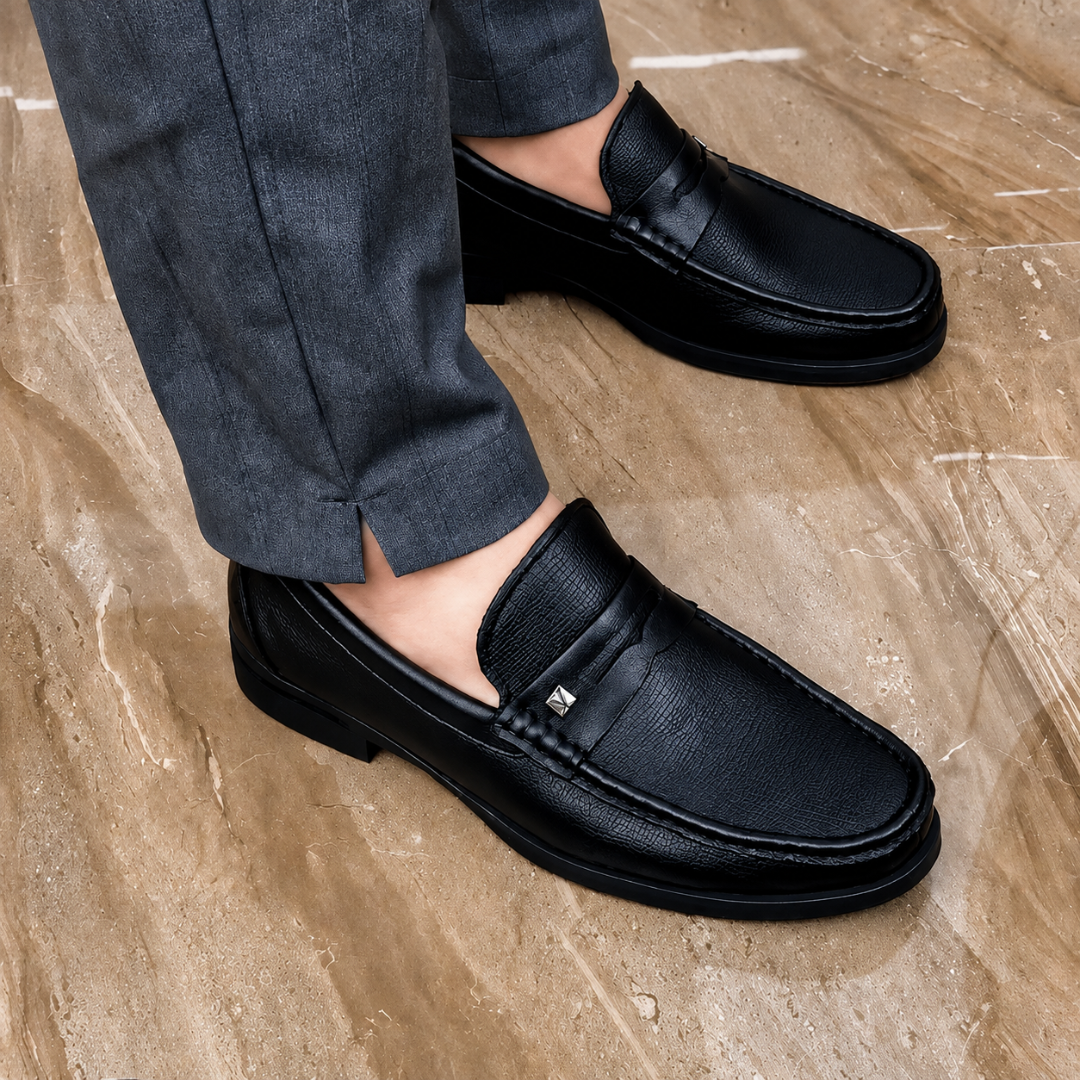 Sapatos em Pele Natural com Acabamento de Alta Qualidade