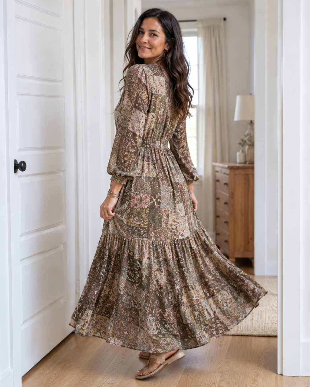 Vestido Comprido Estampado com Decote Ajustável e Saia Fluida