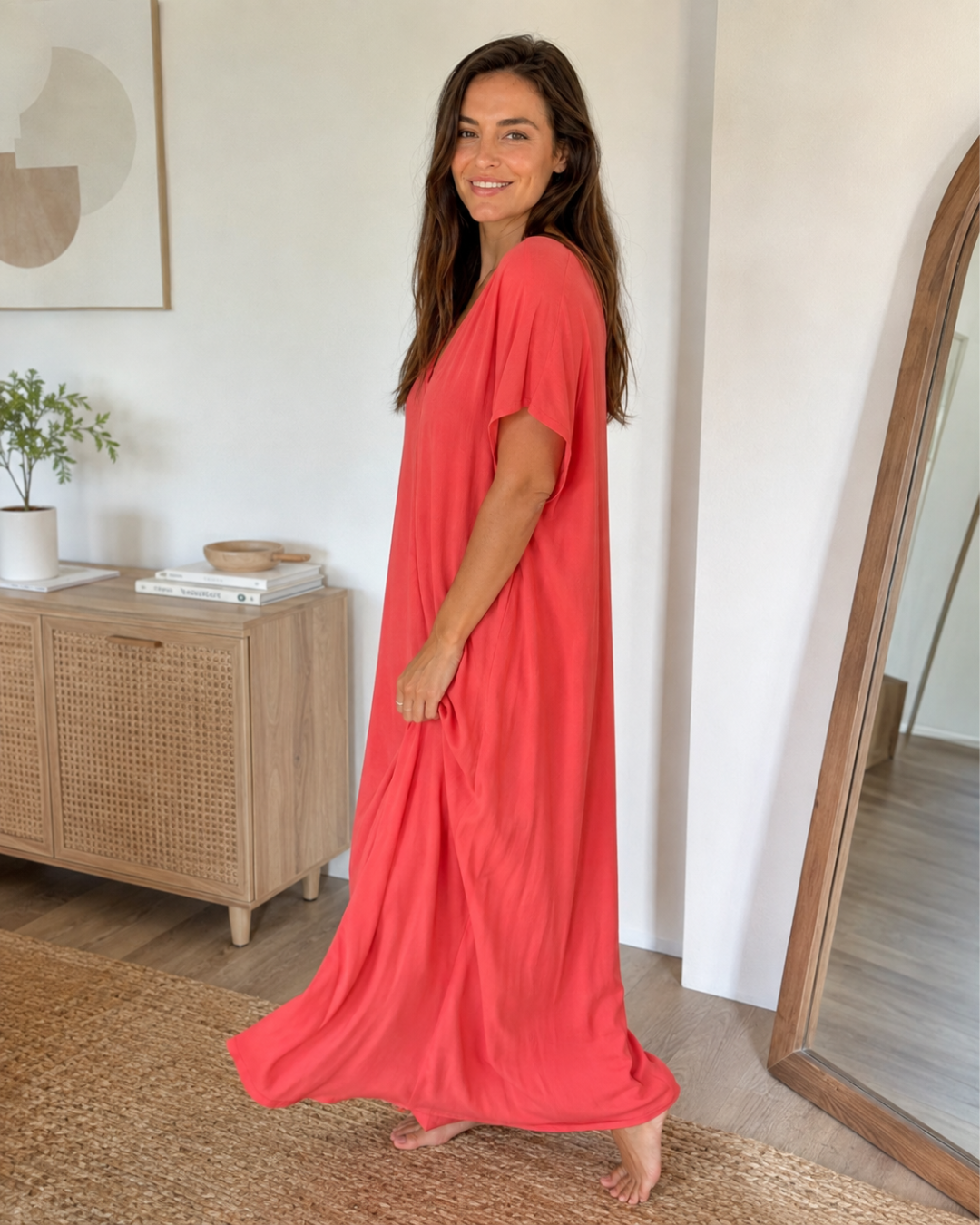Vestido Comprido Fluido de Corte Amplo e Decote em V