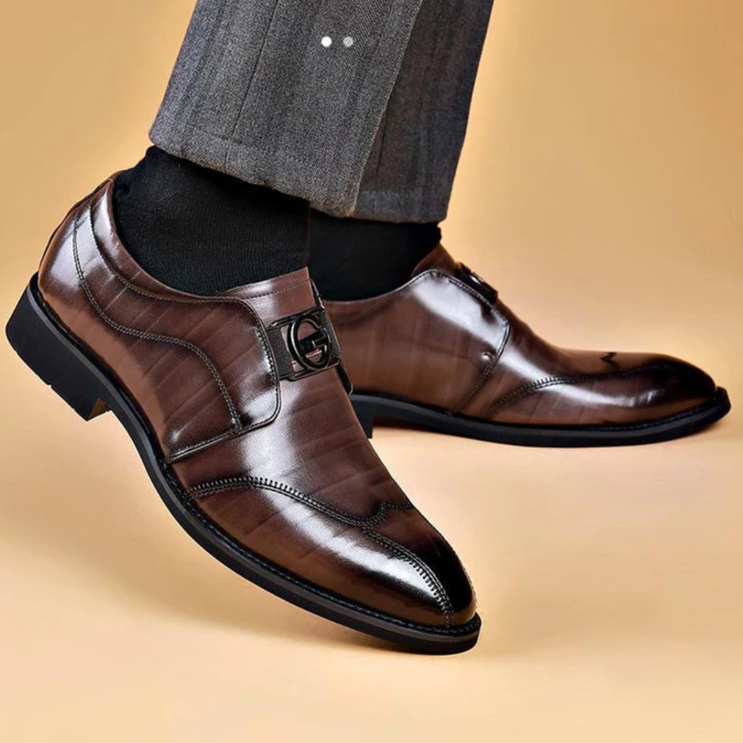 Sapatos sociais em couro