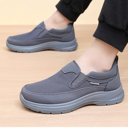 Sapatos ortopédicos confortáveis e antiderrapantes