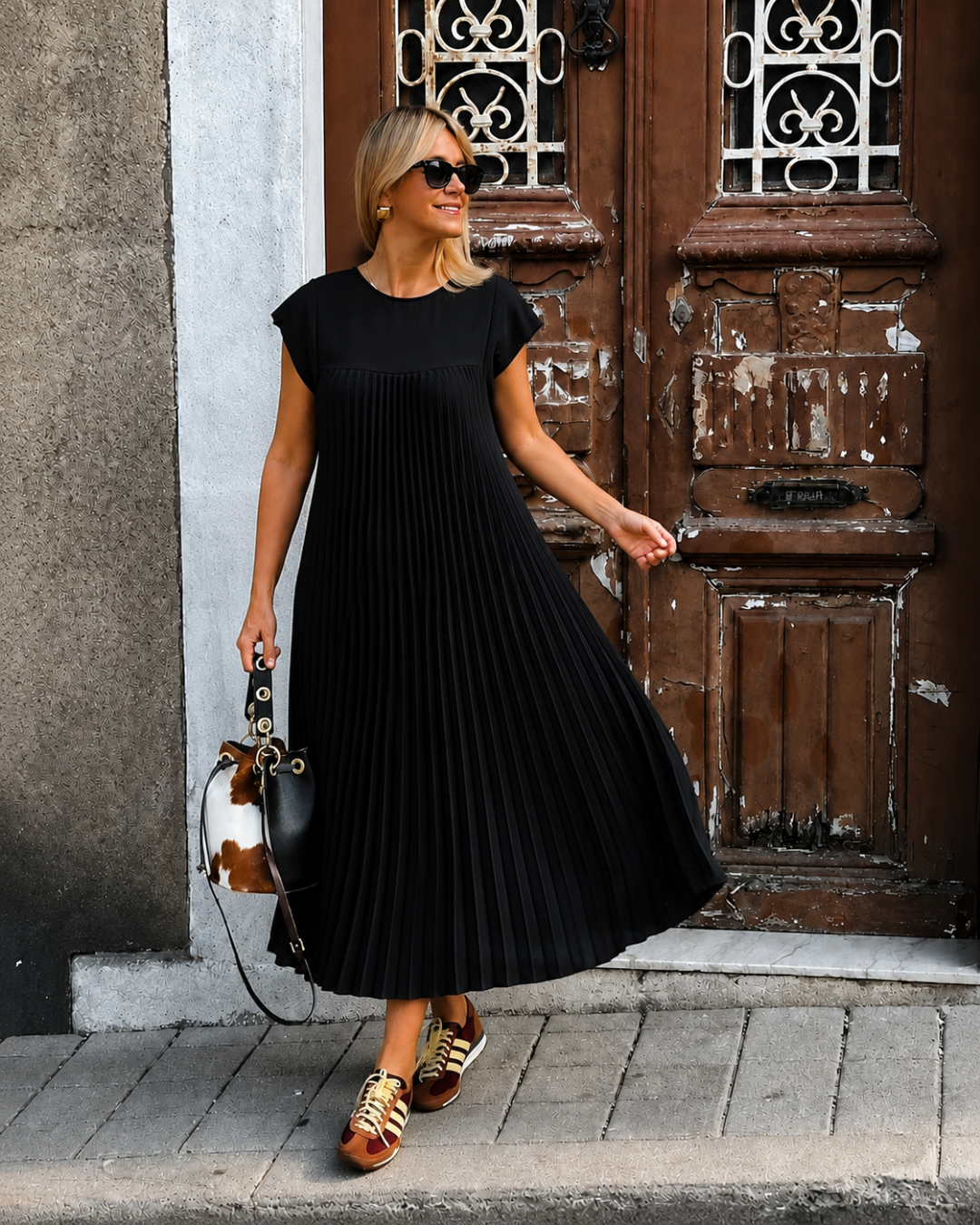 Vestido longo elegante com pregas finas
