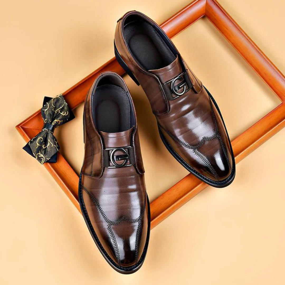 Sapatos sociais em couro