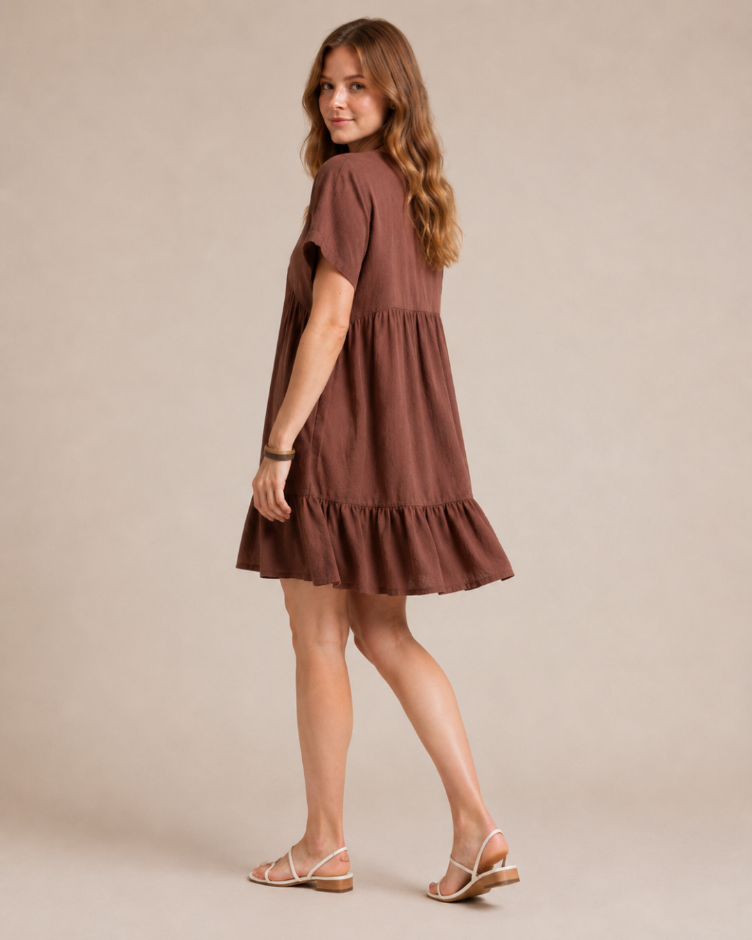 Vestido Curto Fluido com Decote em V